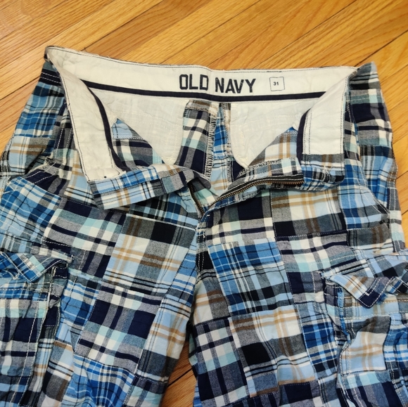 Old Navy Cargo Shorts, size 31 - Picture 4 of 8